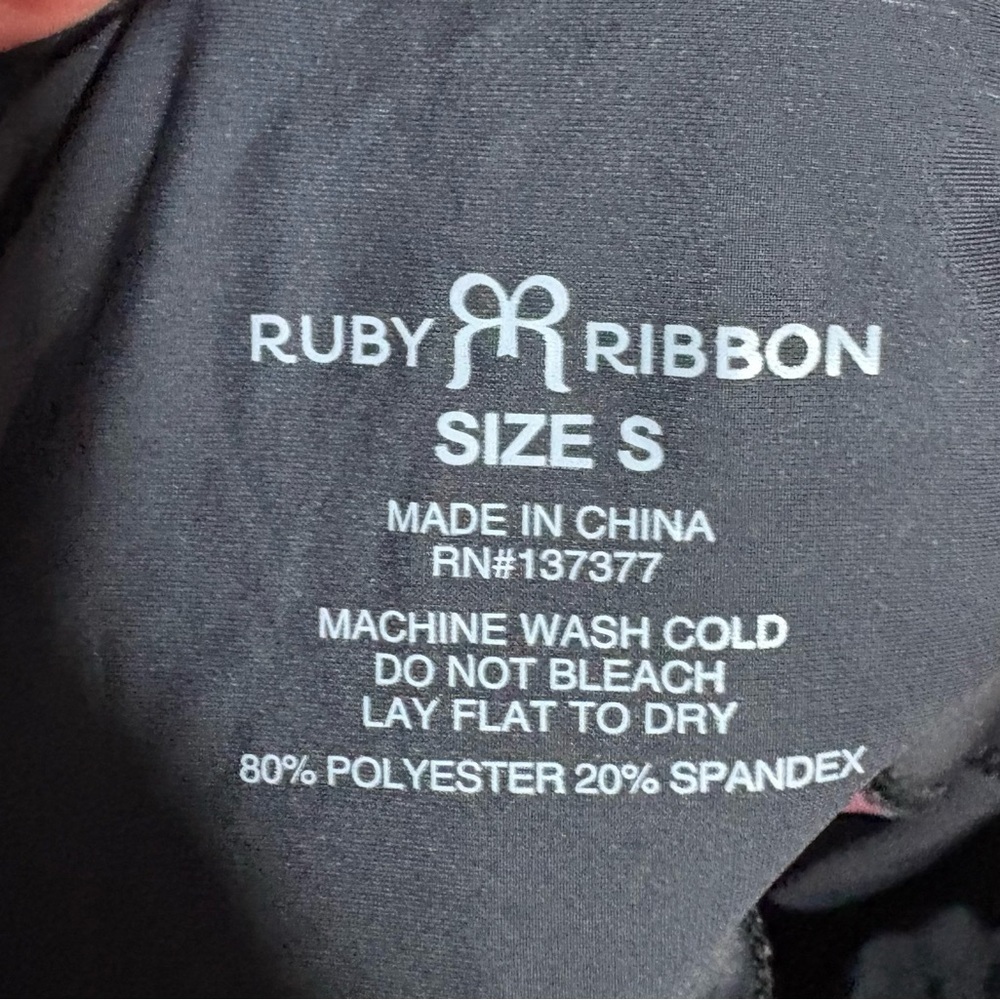 Ruby Ribbon Leggings - Picture 3 of 3
